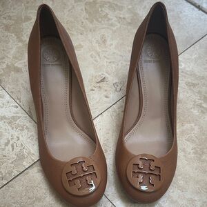Tory Burch Tan Brown Leather Wedge with Logo Medallion